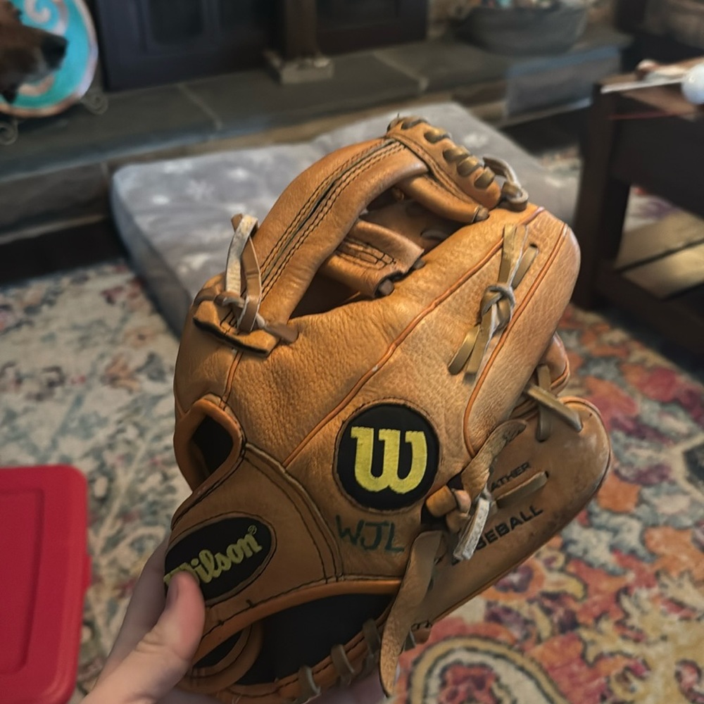 Wilson a450 kids baseball glove. left hand